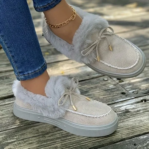 FAUX FUR LINED PLUSH BOOTIES IN LIGHT GRAY - BRAND NEW - Picture 2 of 4